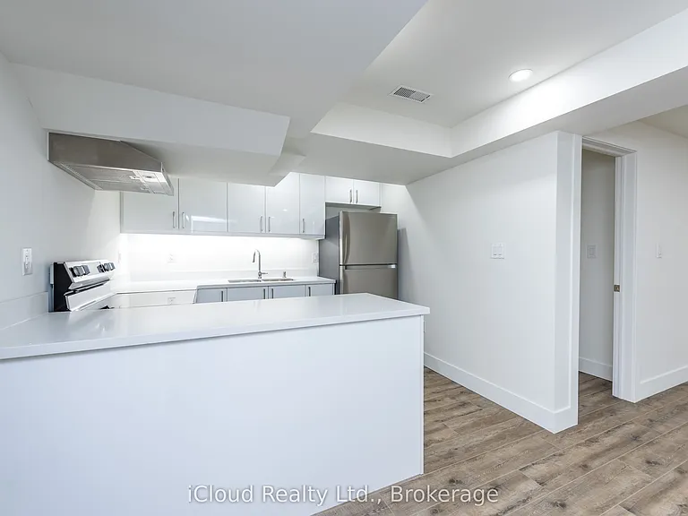 899 Boyer Blvd #LOWER LEVEL — Photo 9