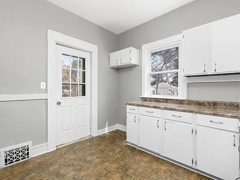 2209 Farnam St — Photo 9