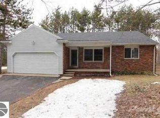 2292 N East Silver Lake Rd, Traverse City, MI 49685