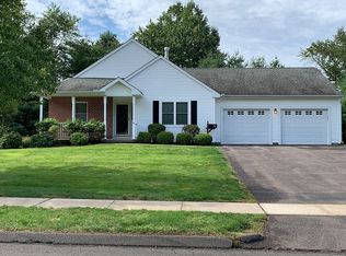 15 Bailey Cir, South Windsor, CT 06074