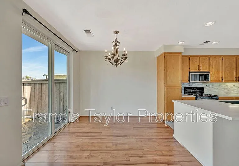148 Elora Ln — Photo 8