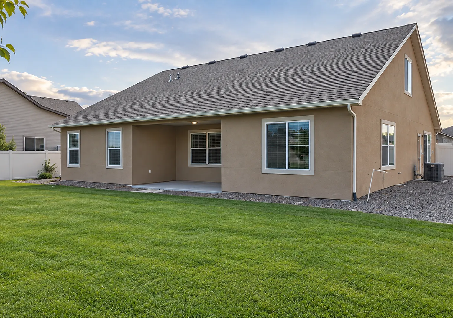 Spacious 5-Bedroom Home with Oversized Garage & Fenced Yard! — Photo 4