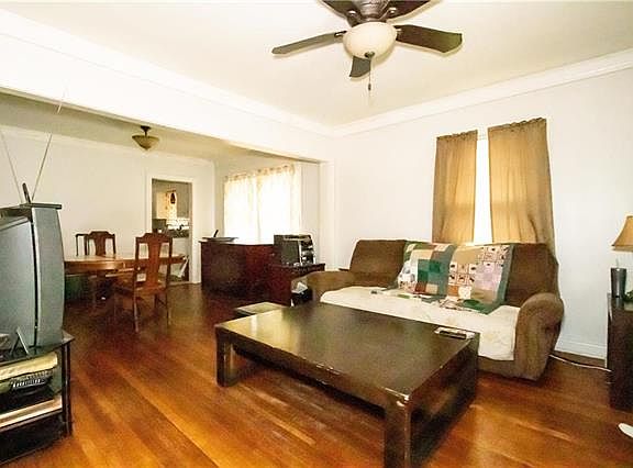 3rd image of 3227 Jackson Ave