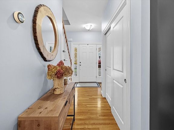 3rd image of 31 Osborne Hill Dr