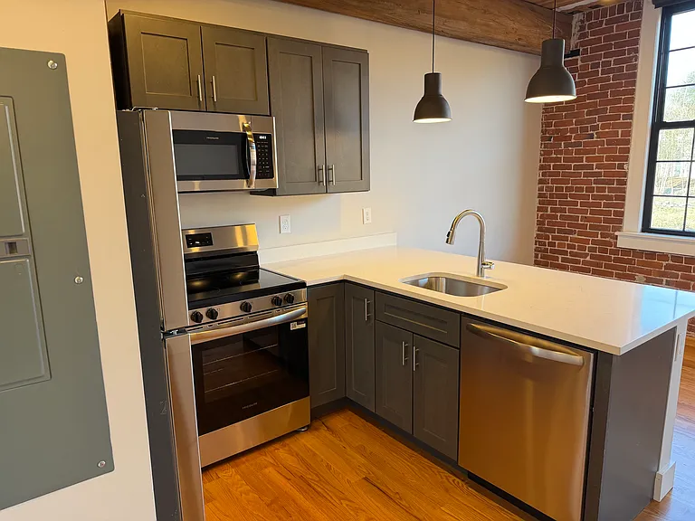 1665 Main Street — Photo 8