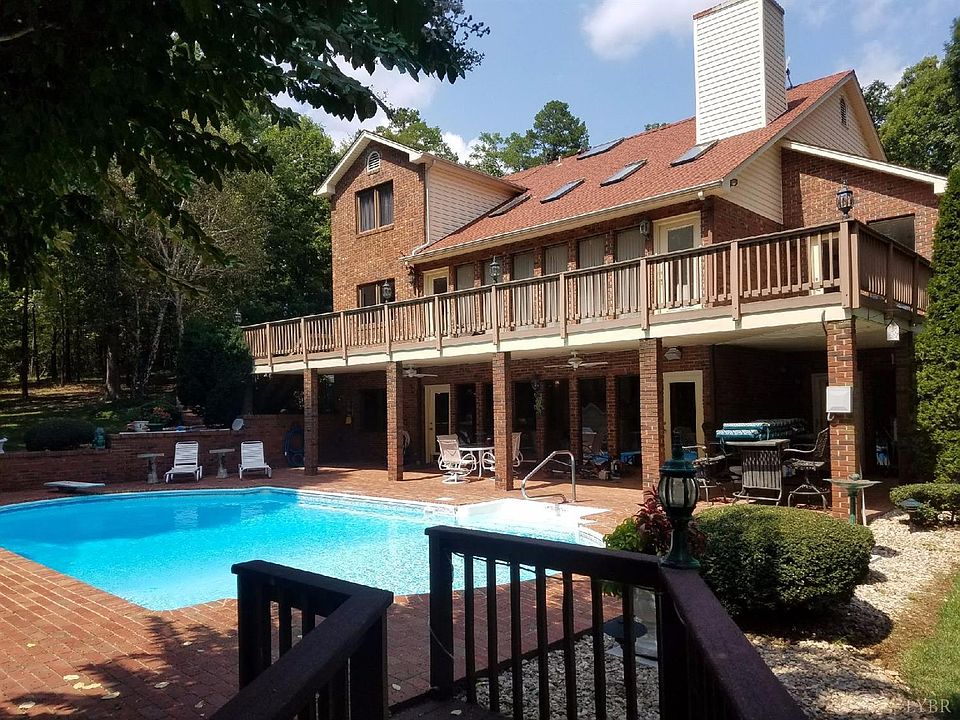 1st image of 831 Acorn Dr