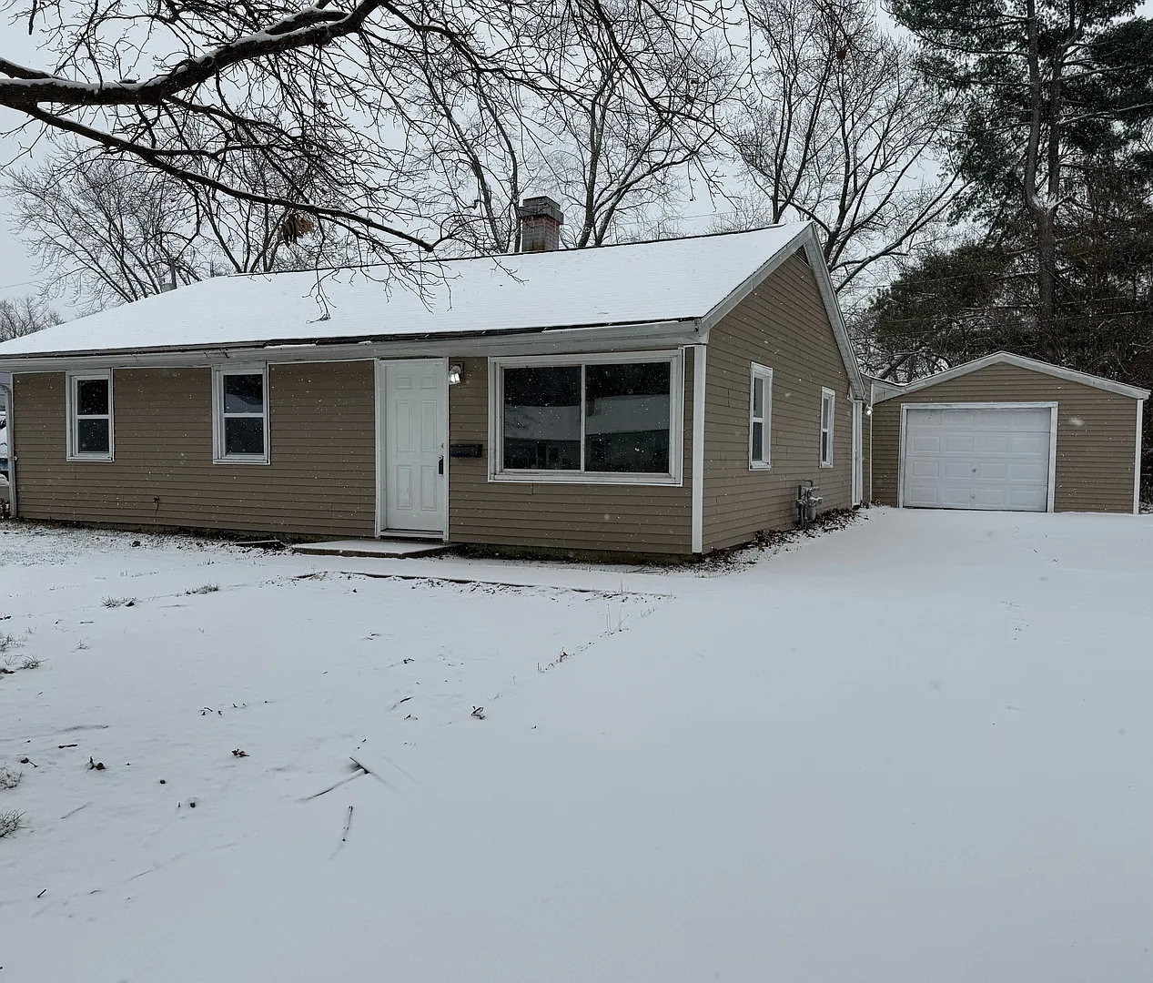 1416 Holly Hill Dr photo 1