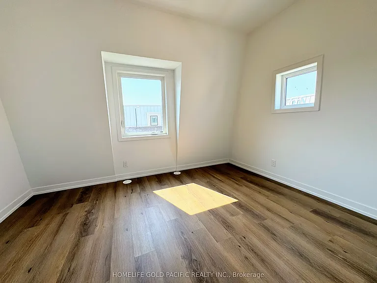 5 Spruce Pines Cres — Photo 21