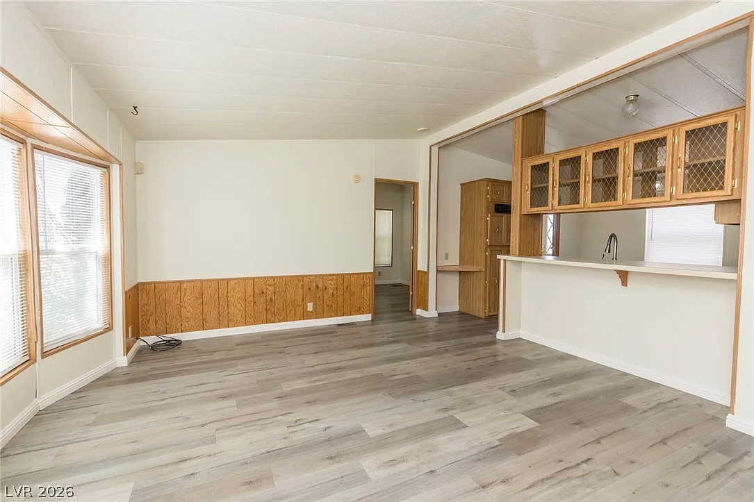 1130 E Mesquite Ave — Photo 3