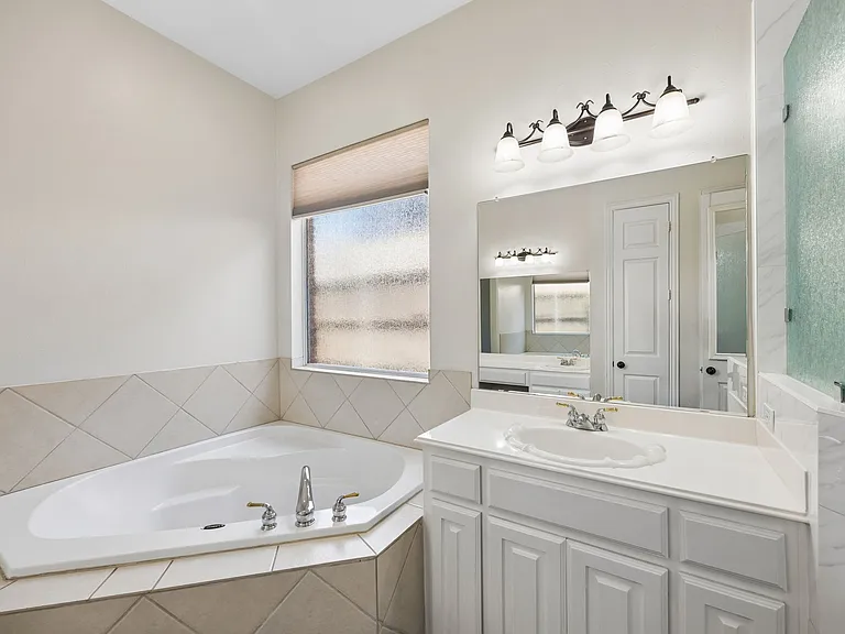 1613 Long Prairie Ct — Photo 25