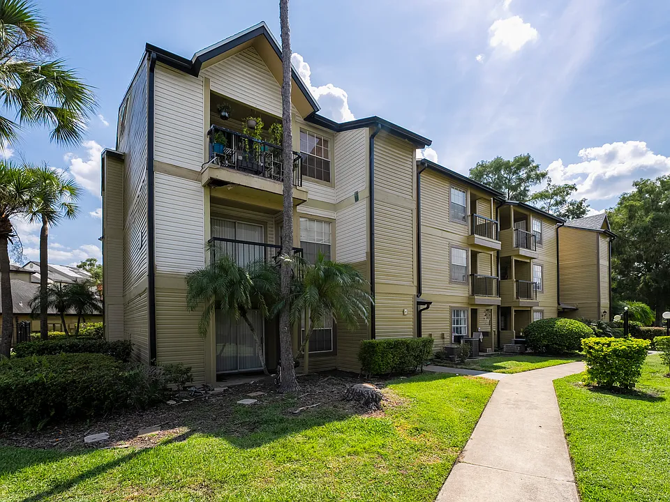 1908 Lake Atriums Cir #18