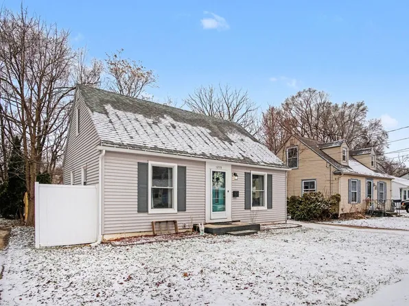 1253 Emerald Ave NE, Grand Rapids, MI 49505