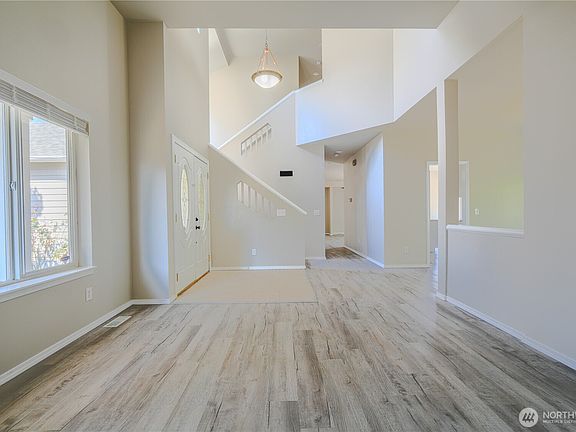 3rd image of 19500 6th Avenue S