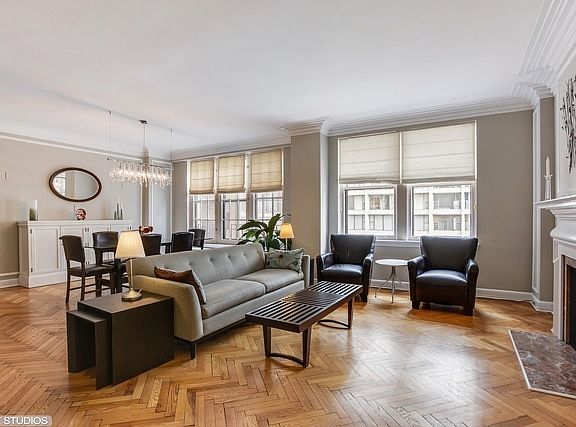 4th image of 421 W Melrose St #15D