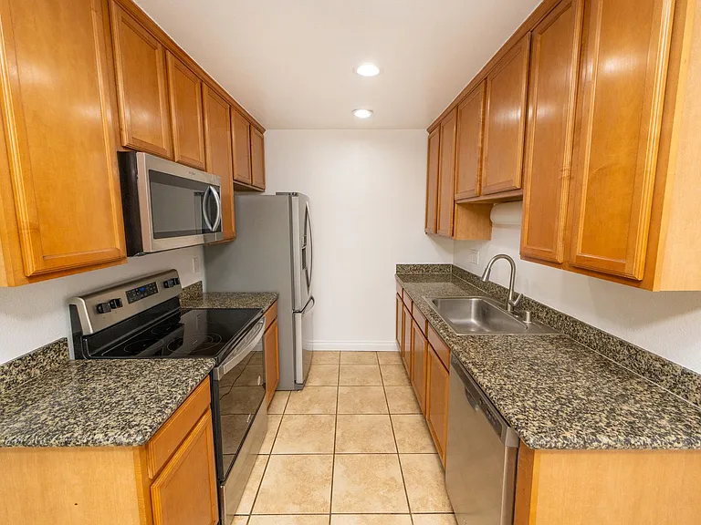 455 Ballantyne St #8 — Photo 69