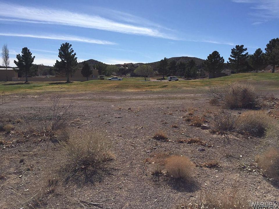 2nd image of 925 Country Club Dr