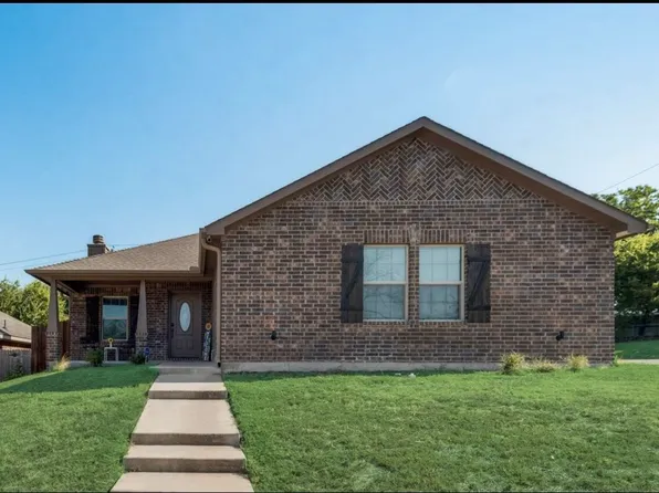 7945 Downe Dr, White Settlement, TX 76108