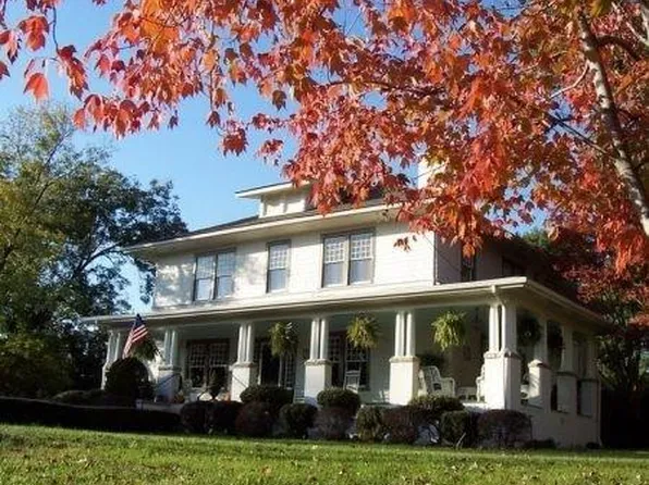 216 W Hunter St, Madison, NC 27025