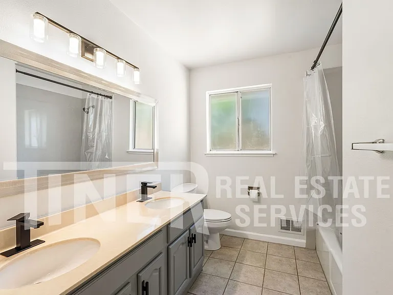 7400 Mooncrest Way — Photo 19