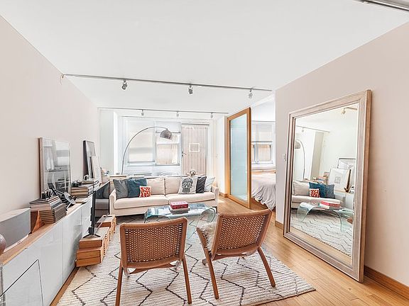 4th image of 77 7th Ave APT 2C