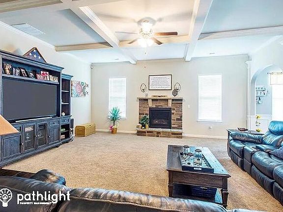 4th image of 404 Mary Todd Pl
