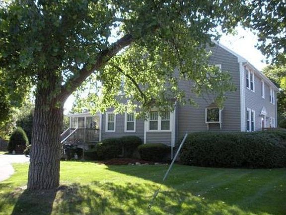 3rd image of 113 Everett St