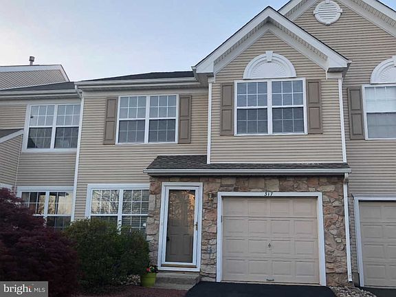 2nd image of 317 Monterey Pl