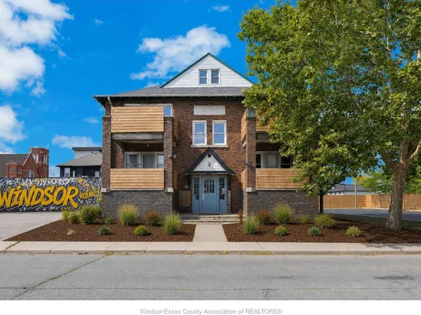 561 Parent Ave, Windsor, ON N9A 2C2