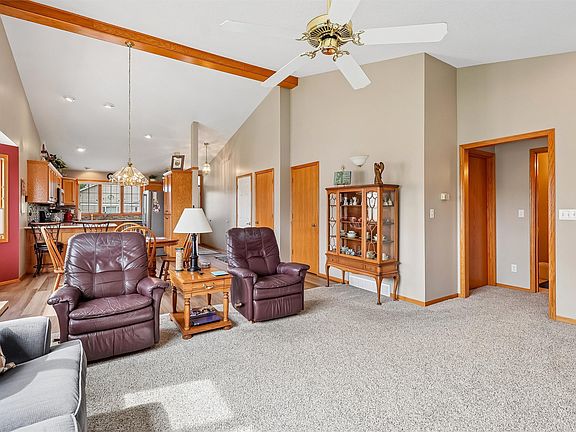 3rd image of 215 SE Lowell Dr