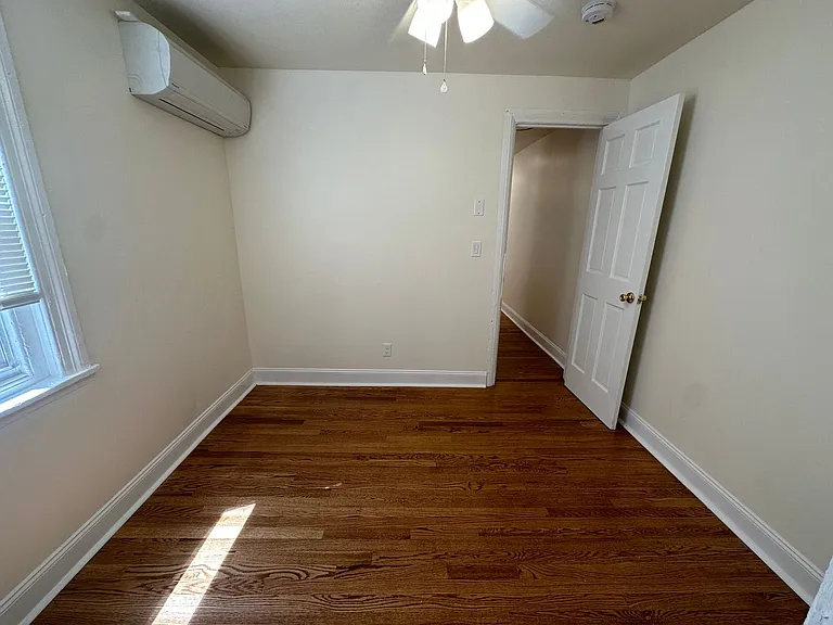 136 E Bushkill St — Photo 7