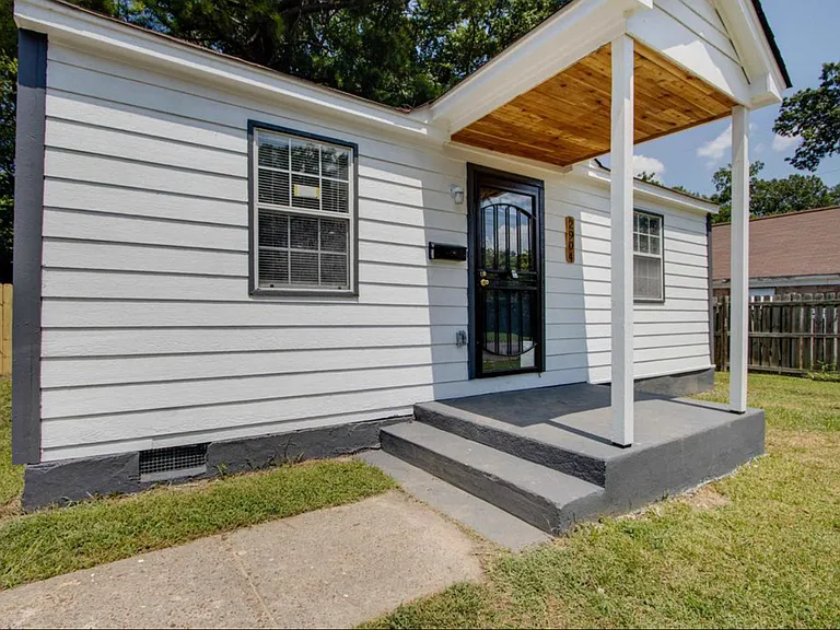2904 Barron Ave — Photo 3
