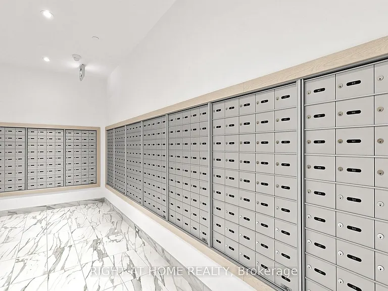 448 Burnhamthorpe Rd W #6210 — Photo 36