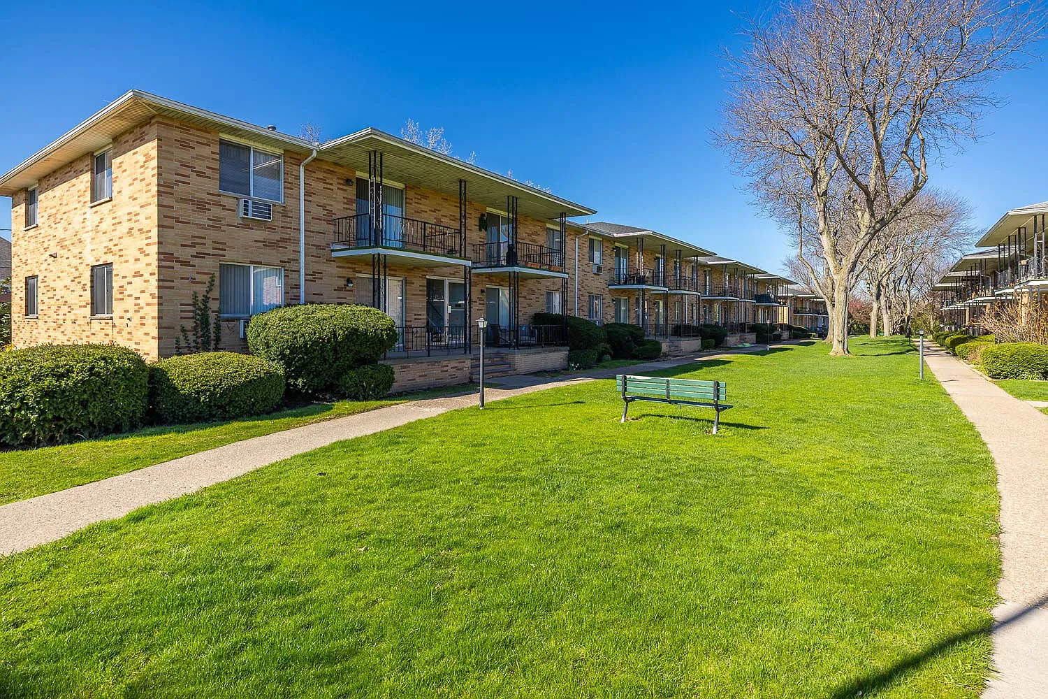 Eastway Manor Apartments — Photo 1