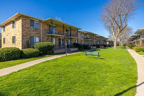 Eastway Manor Apartments Photo 1
