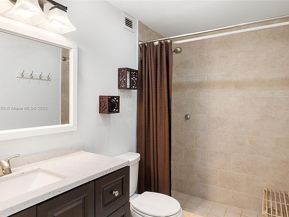 5th image of 400 Kings Point Dr APT 521