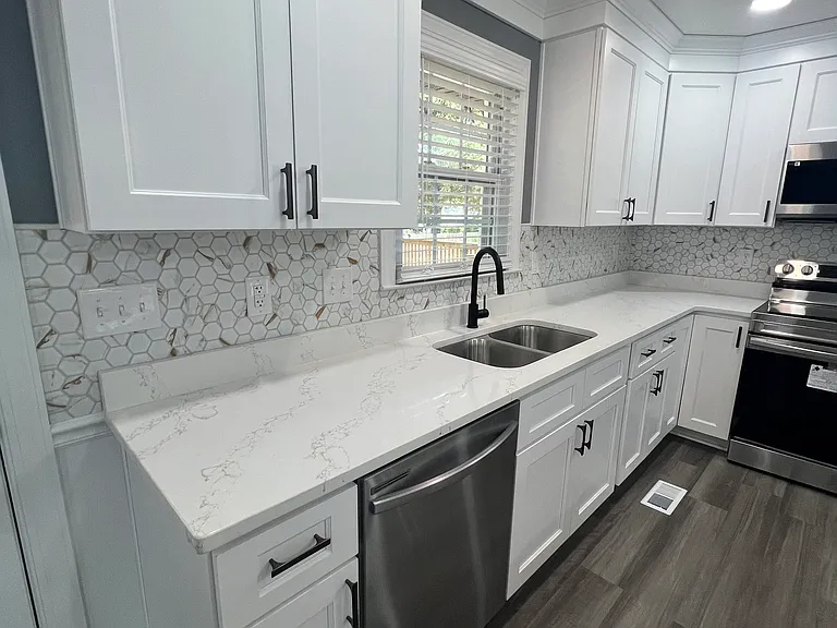 418 Clarendon Ave — Photo 7