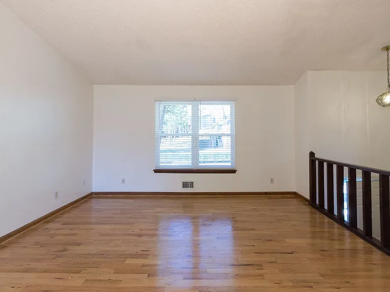 1169 Hillcrest Ct — Photo 8