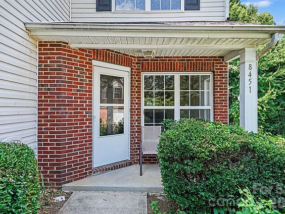 4th image of 8451 Carolina Lily Ln