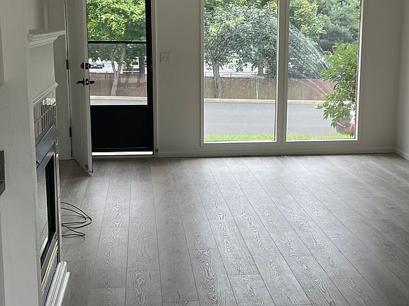 Living room with view of Quemlin Park and the Spokane River.