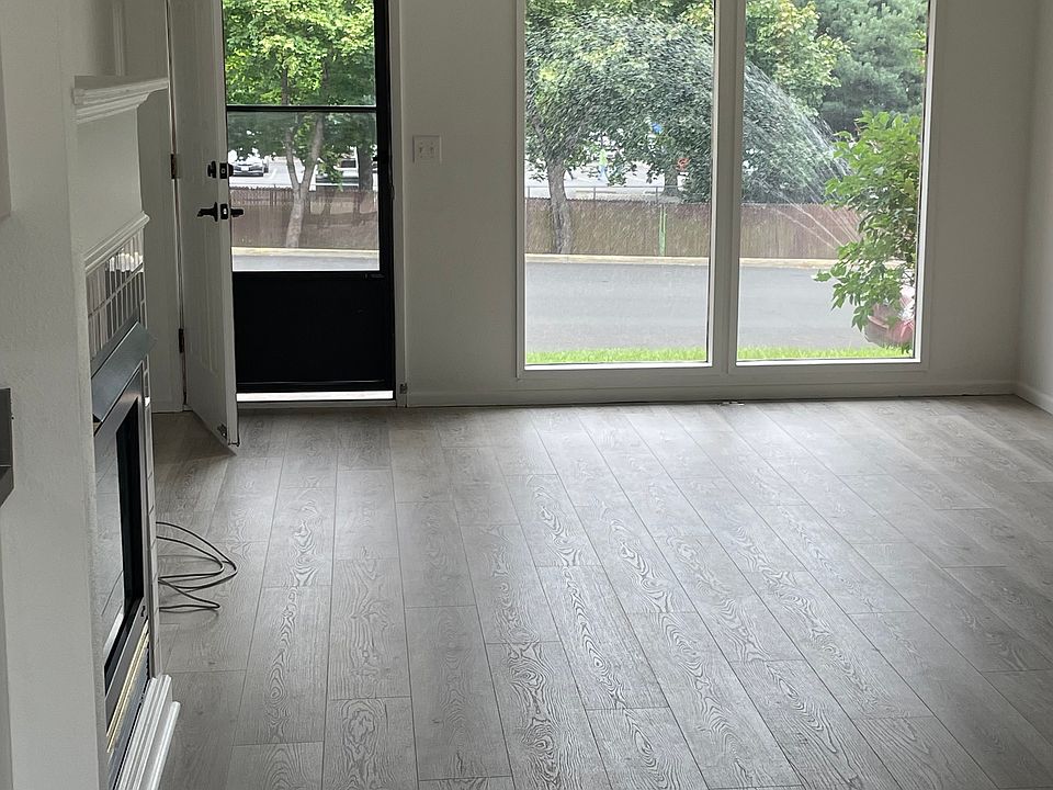 Living room with view of Quemlin Park and the Spokane River.