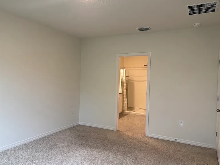 526 Anne St — Photo 10