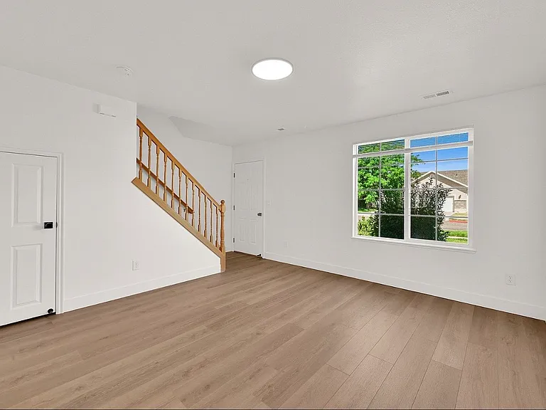 1348 E 6125 S — Photo 13