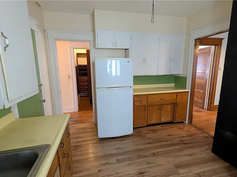 37 Manchester Pl #LOWER — Photo 9