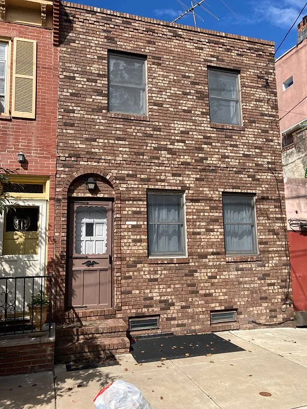 2 bed, 1.0 bath, 864 sqft, $2,199 — Photo 1