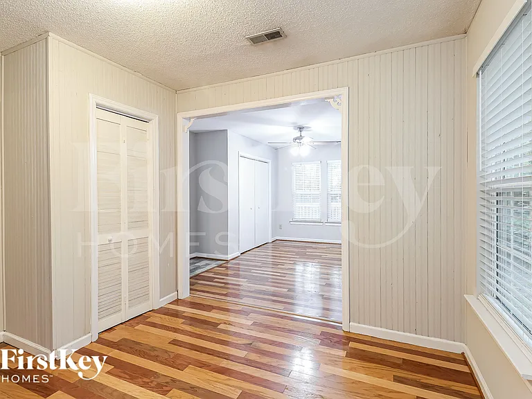 110 Waderich Ln — Photo 11