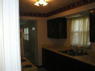 4th image of 3151 Delaine Ave