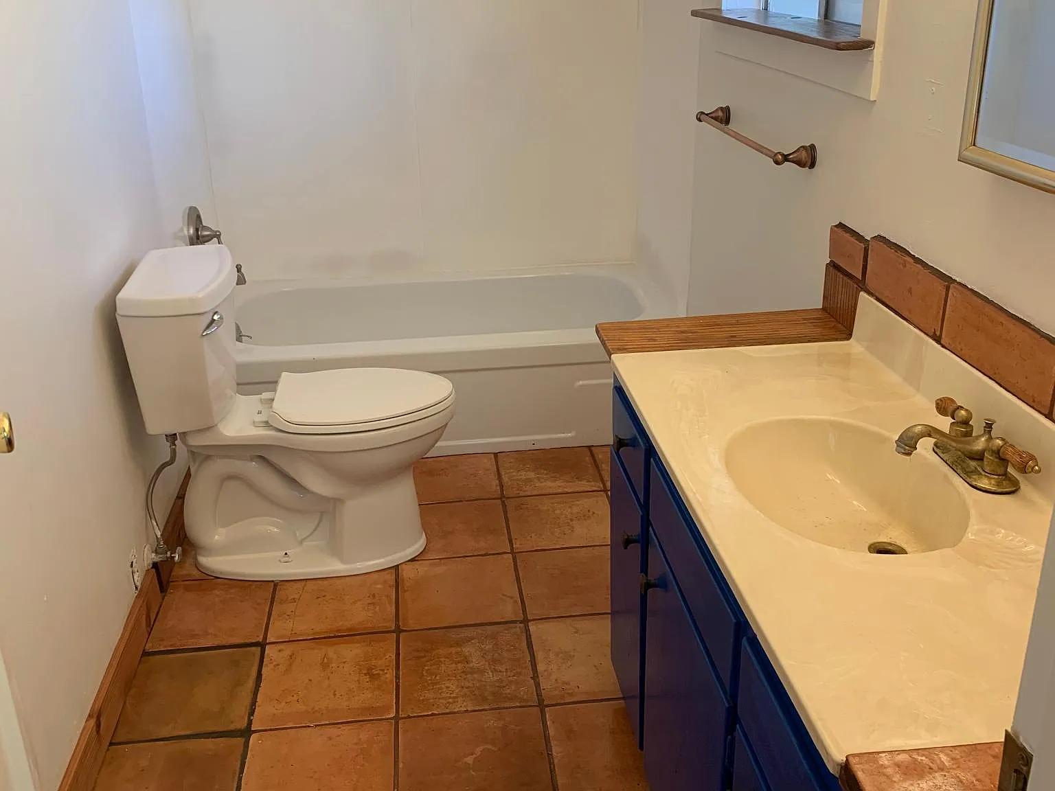 18300 Clayton Ave — Photo 2