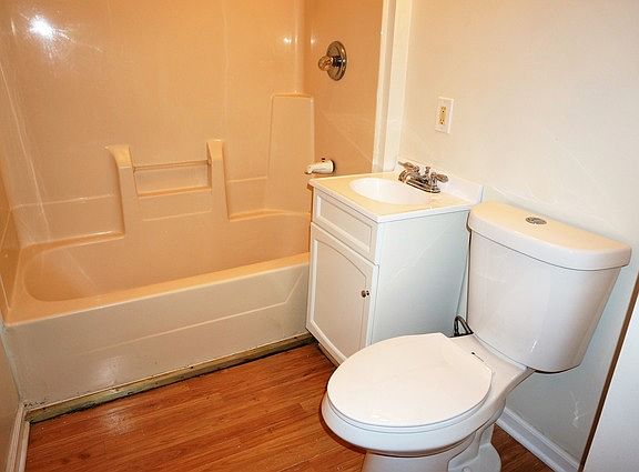 5th image of 5425 W 24th St