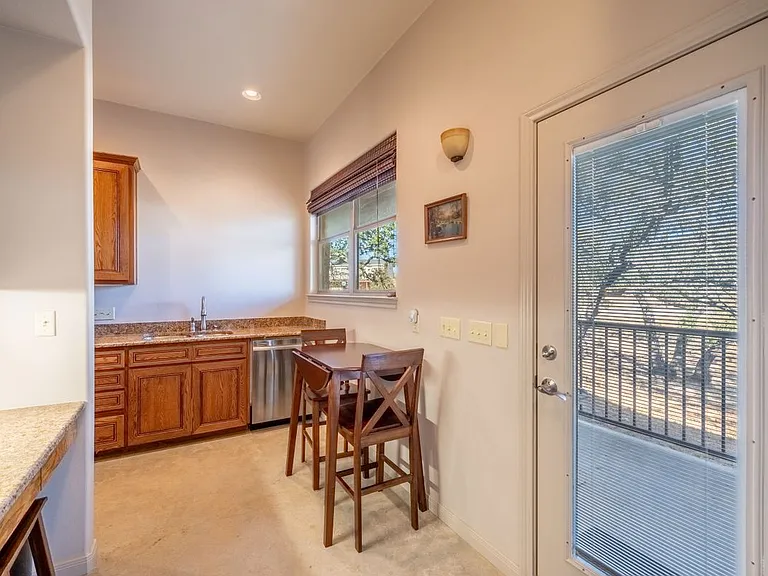 103 Rolling Hills Dr — Photo 4