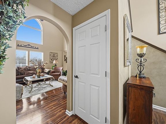 4th image of 140 Cedar Ridge Dr